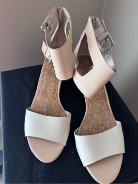 Women’s Open-Toe Ankle Strap Sandals in Light Pink